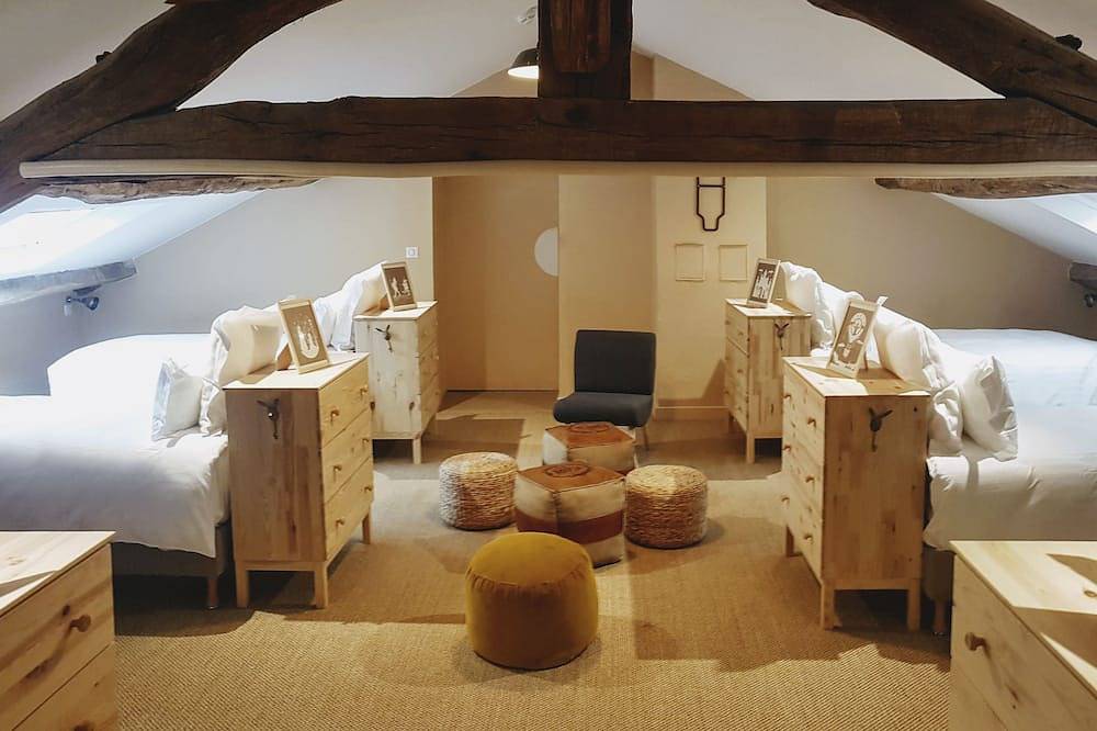 Domaine de Maffliers apartment for up to 8 people. Large Tribe option available in Maffliers, Val-d'Oise