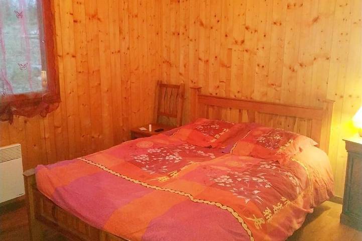 Chalet classé 3 étoiles par l'office du tourisme du Jura, 6/8 personnes. in Moirans-en-Montagne, Parc naturel régional du Haut-Jura