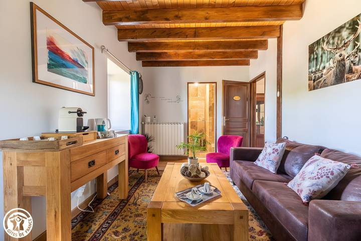Location de vacances pour 6 personnes, avec jardin à Singles (Puy-de-Dôme)