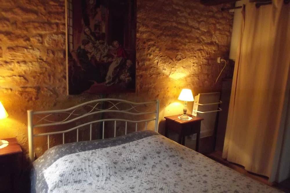 Periwinkle or courtyard cottage in Salignac-Eyvigues, Périgord Noir