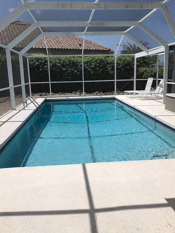 Vacation home for 6 people, with yard in Marco Island