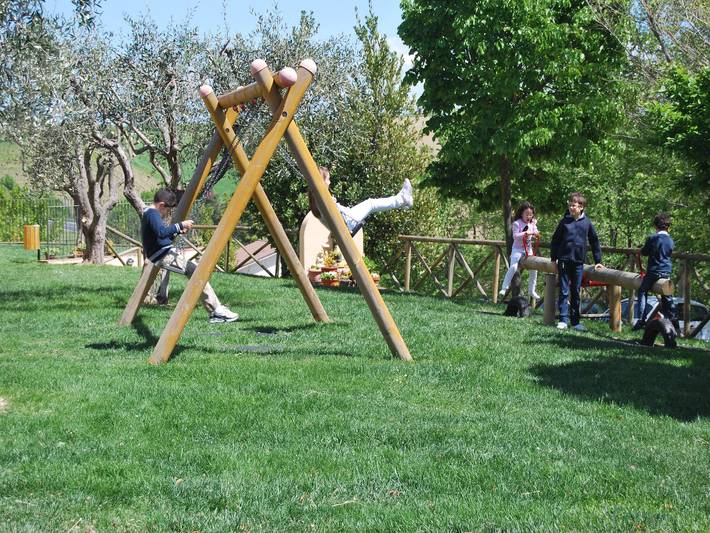 Casale nelle Marche con piscina e vini in Montecarotto, Provincia di Ancona