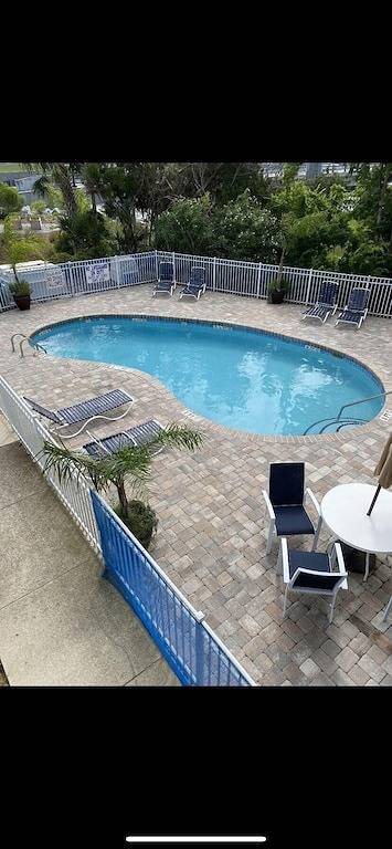 Vacation rental for 8 people, with pool and balcony in Folly Beach