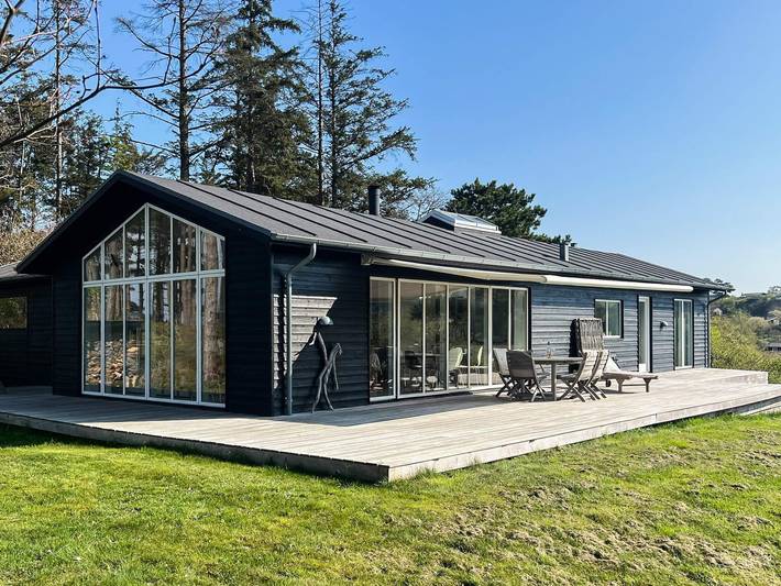 Ferieudlejning for 7 personer, med Terrasse i Klint