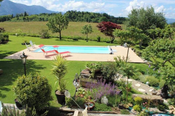 Location de vacances pour 4 personnes, avec Jardin et Piscine dans Ayn