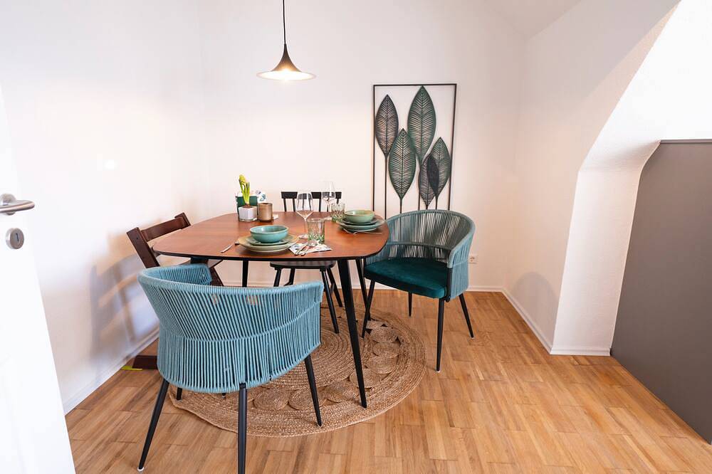 Ganze Wohnung, Meerjungfrau: stilvolle 2-Zimmerwohnung, zentral, Küche, Bad, Wohn-/Schlafzimmer in Ulm, Schwaben