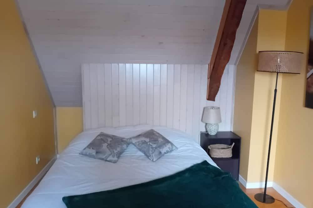 Charming country house with swimming pool in Vannes for family vacations in Vannes, Côte des Mégalithes