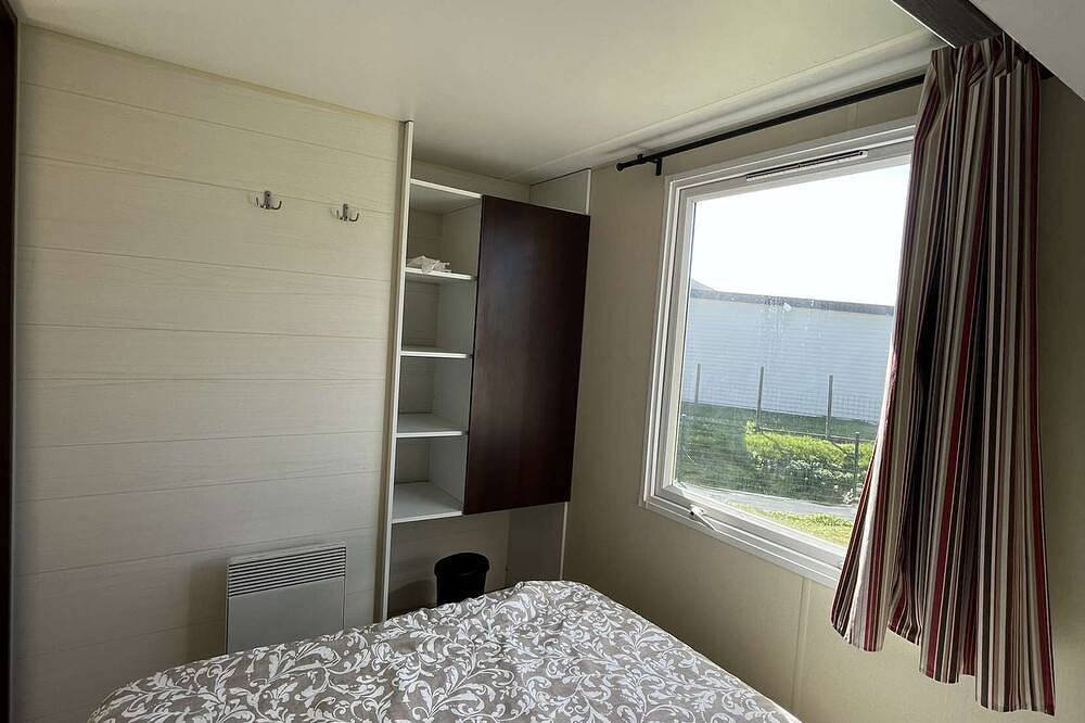 Mobile home sur terrain privé 100 m de la plage in Plouescat, Côte des Légendes