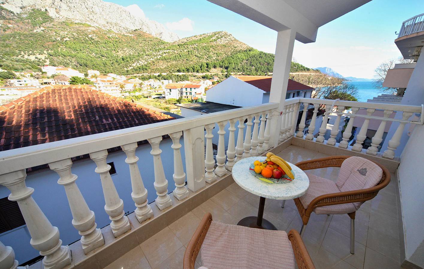 Ganze Ferienwohnung, Apartment mit Meerblick, Terrasse, WLAN, Klimaanlage und Parkplatz in Drvenik, Makarska Riviera