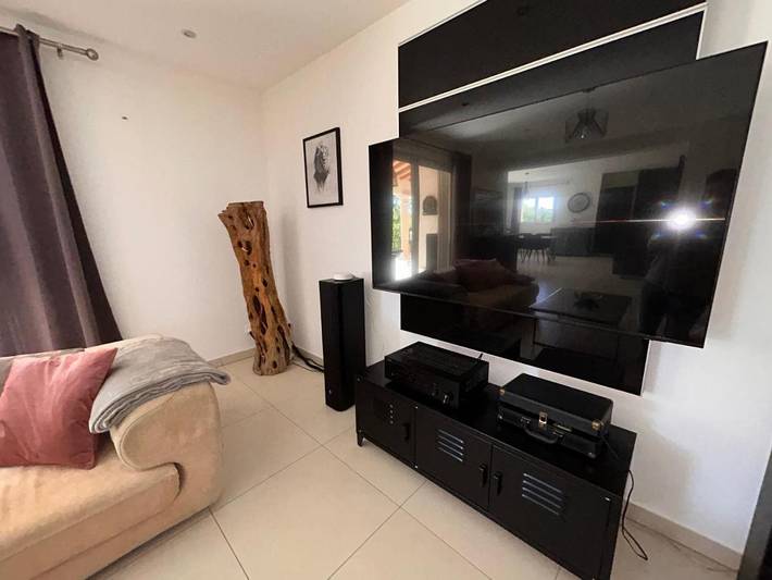 Location de vacances pour 6 personnes, avec Balcon et Jacuzzi ainsi que Terrasse et Jardin à Montferrat - 2