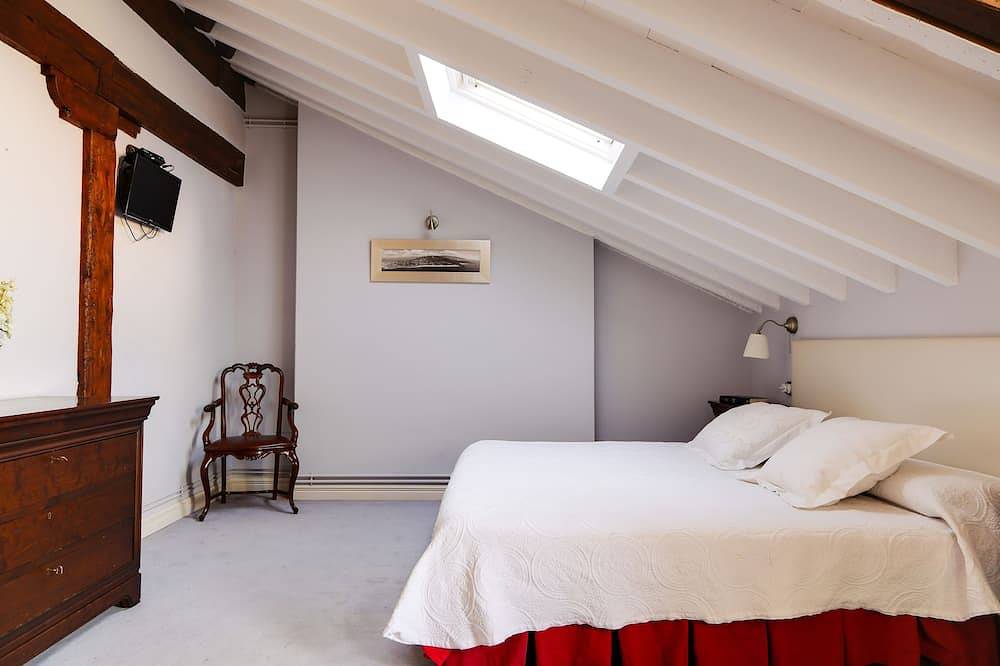 Ganze Wohnung, Luxus Penthouse in der Innenstadt, A 3 minplaya, Meer- und Bergblick, kostenloses Wlan und Parkplatz in Laredo, Kantabrische Küste