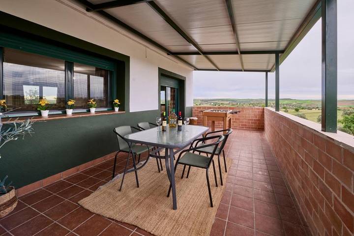 Casa rural para 12 personas, con Balcón y Terraza además de Jardín y Piscina en Alcabón - 2