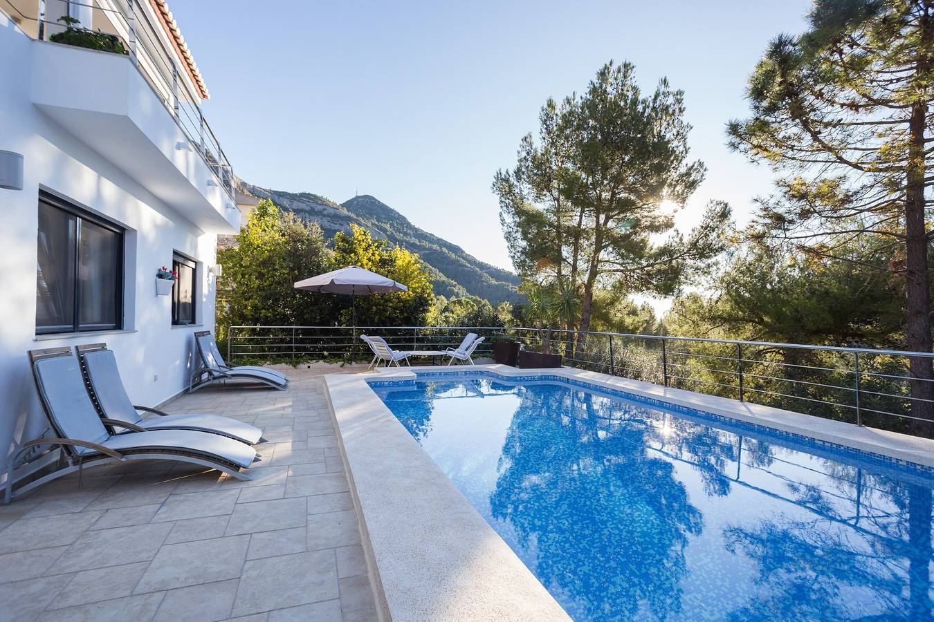 Casa vacanze 'Mountain View Villa' con vista sulle montagne, Wi-Fi e aria condizionata in La Drova, Barx