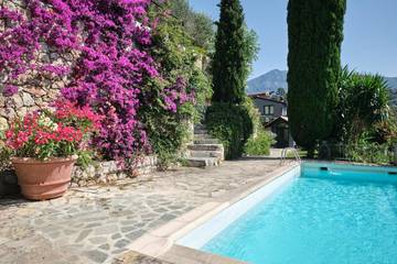 Villa pour 8 personnes, avec jardin et vue ainsi que piscine et sauna, animaux acceptés à Menton