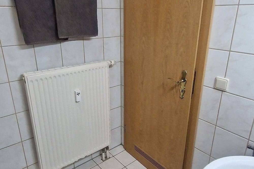 Ganze Wohnung, Ruhiges Ein-Raum-Appartement mit ausgestatteter Küche und Duschbad - mit Balkon in Weinheim, Kurpfalz