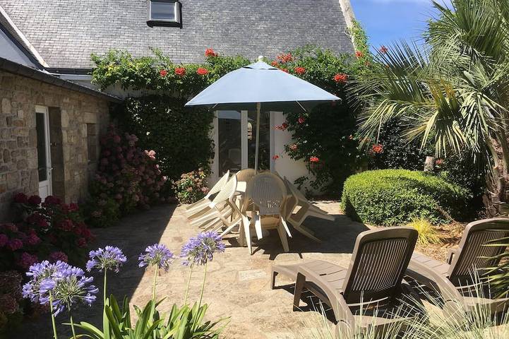 Maison lumineuse dans  village de bord de mer typiquement breton in Plouharnel, Côte des Mégalithes
