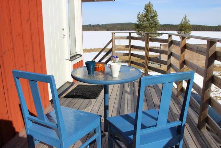 Rotes Ferienhaus mit Panoramablick über den See in Falun, Dalarna