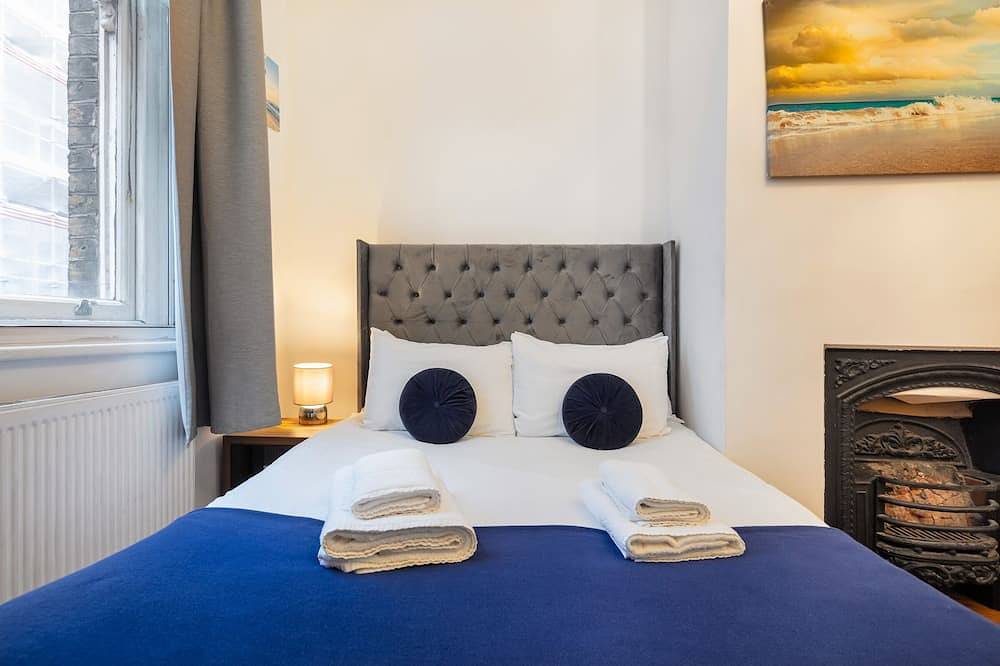 Entire apartment, ^Cosy Two Bed Aircondisioned Apartment in Heart of Covent Garden London^ in Covent Garden, London