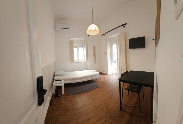 Maison d’hôte pour 2 personnes, avec terrasse ainsi que vue et jardin à Estoril - 2