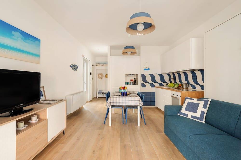 Apartamento entero, La Caravella 2 :beachfront, new and charming apartment in the center. in Ostia, Roma