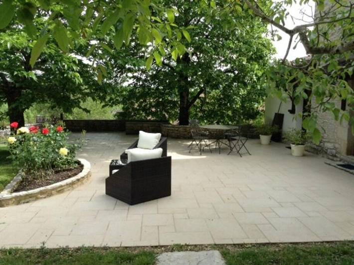 Location de vacances pour 2 personnes, avec piscine et vue ainsi que jardin et terrasse à Gindou - 2