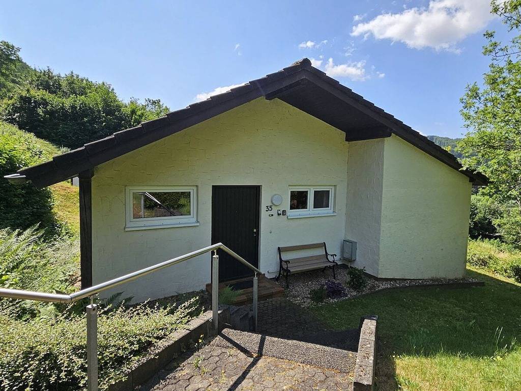 Hütte in Eifel mit 2 Schlafzimmer in Biersdorf am See, Eifelkreis Bitburg-Prüm