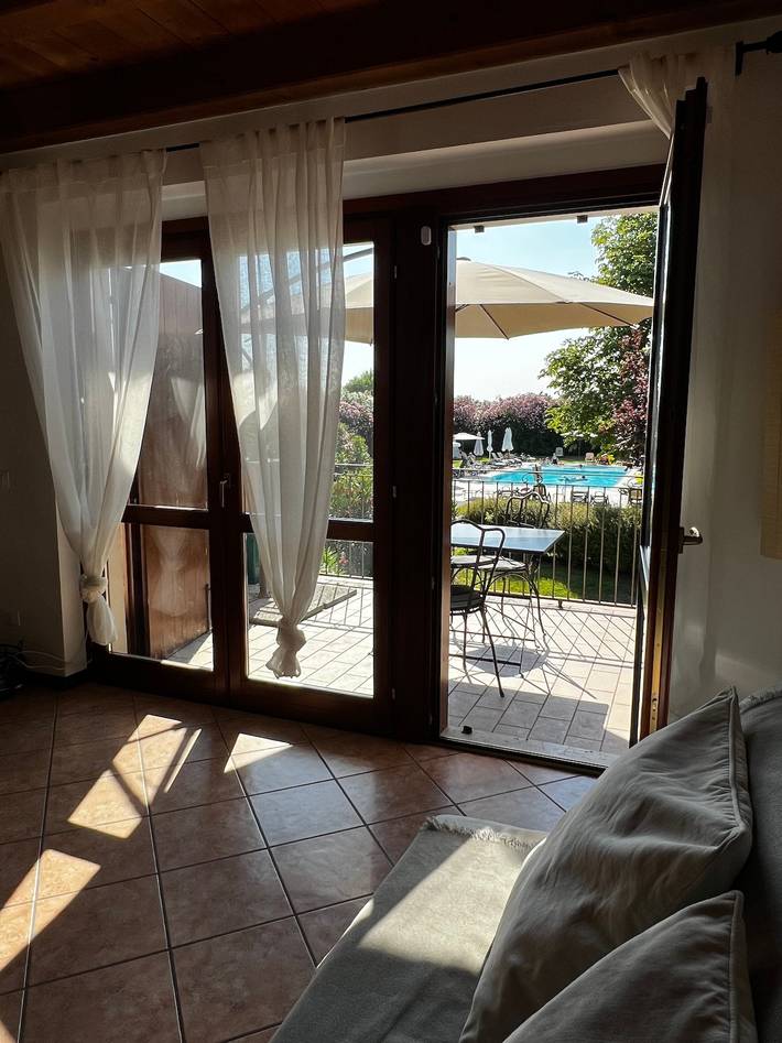Ferienwohnung für 4 Personen, mit Kinderpool und Garten sowie Balkon in Castelnuovo del Garda