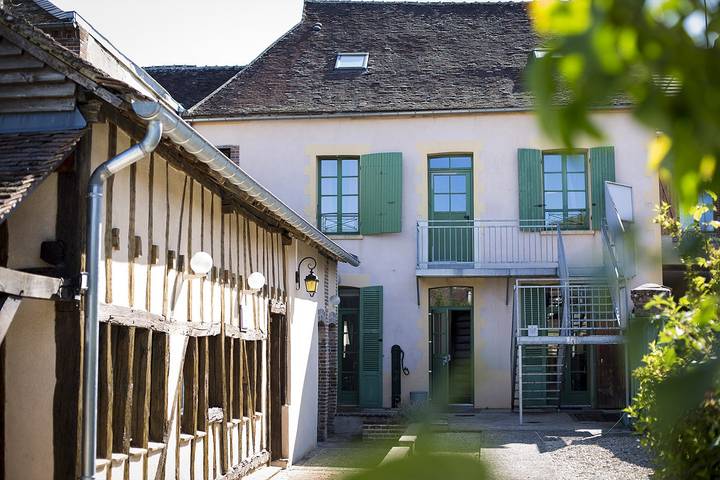 Gîte pour 23 personnes, avec jardin dans Charny-Orée-de-Puisaye - 2
