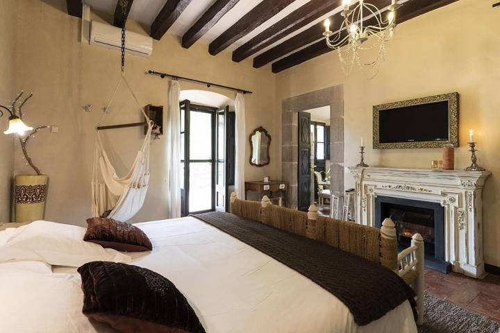 Apartamento para 15 personas, con Terraza además de Jardín y Piscina en Santa Pau