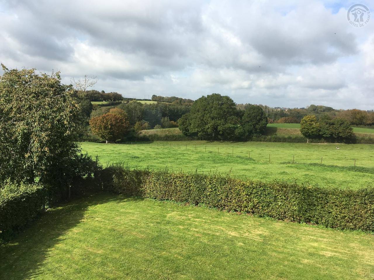 Dimont Gite mit Parkplatz, Terrasse, Garten & Internet - 200m zum Stadtzentrum in Dimont, Avesnes-sur-Helpe