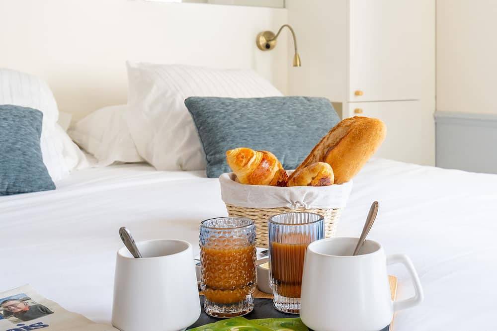Entire apartment, Beautiful modern and charming apartment in the heart of Salon de Provence in Salon-de-Provence, Aix-en-Provence region