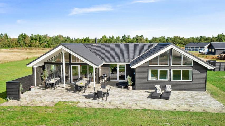 Ferienhaus für 20 Personen, mit Terrasse und Garten sowie Sauna in Olpenitz