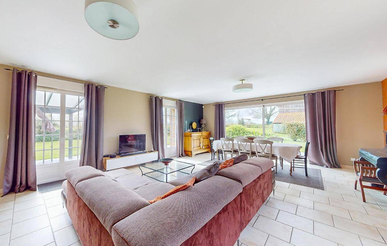 Four-Bedroom Holiday Home in Saint-Aubin-Routot, Région du Havre
