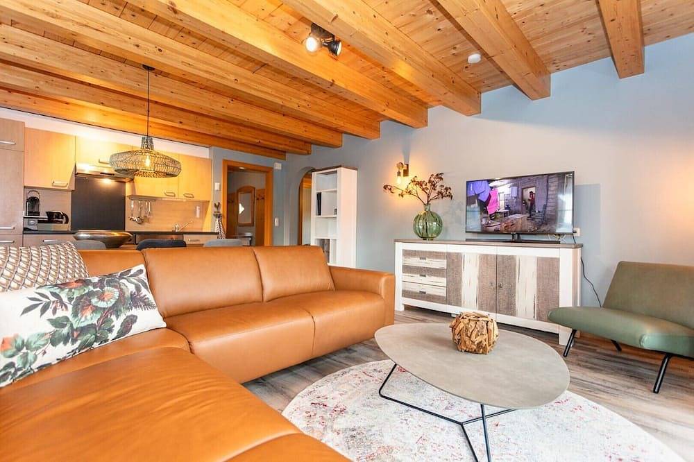Ganze Wohnung, Feriendorf-Wallenburg / 6-person holiday apartment with balcony in Fieberbrunn, Bezirk Kitzbühel