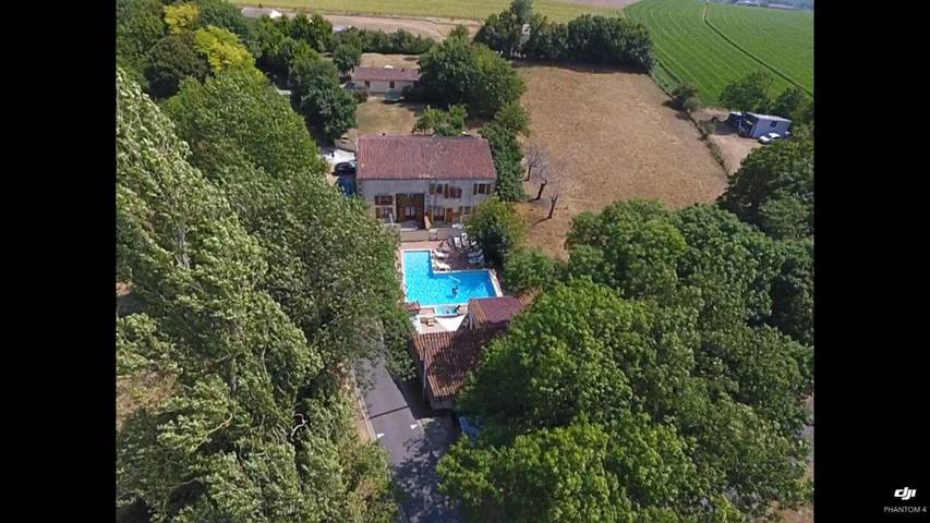 Gîte pour 4 personnes, avec piscine à Saint-Pierre-de-Juillers - 2