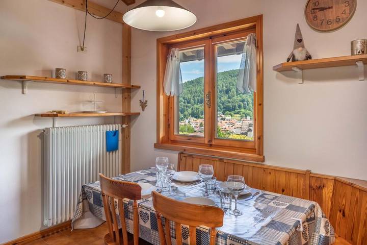 Gîte pour 4 personnes, avec balcon et vue dans Serrada