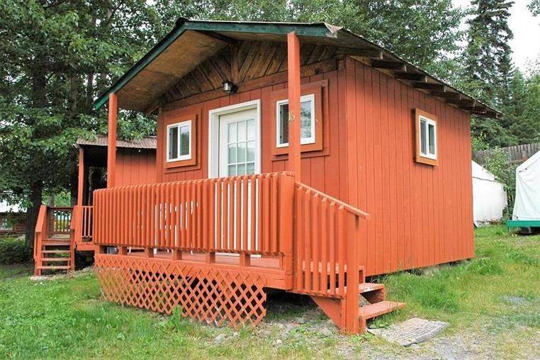 Gwin's Lodge & Roadhouse in Cooper Landing, Kenai Fjords National Park