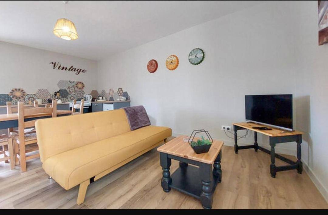 Gite Vigne - stay on a vineyard, overlooking the vines in this 2 bedroomed gite in Savigné, Vienne (France)