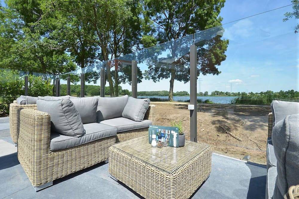 Modern Amenities with Easy Access to Cultural Attractions! Onsite Dining in Noord-Brabant