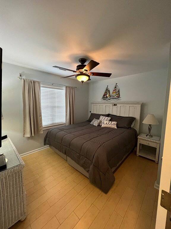 Not quite ocean front, but almost! Just a few steps to the sand! Pet friendly. in Surf City, Topsail Island