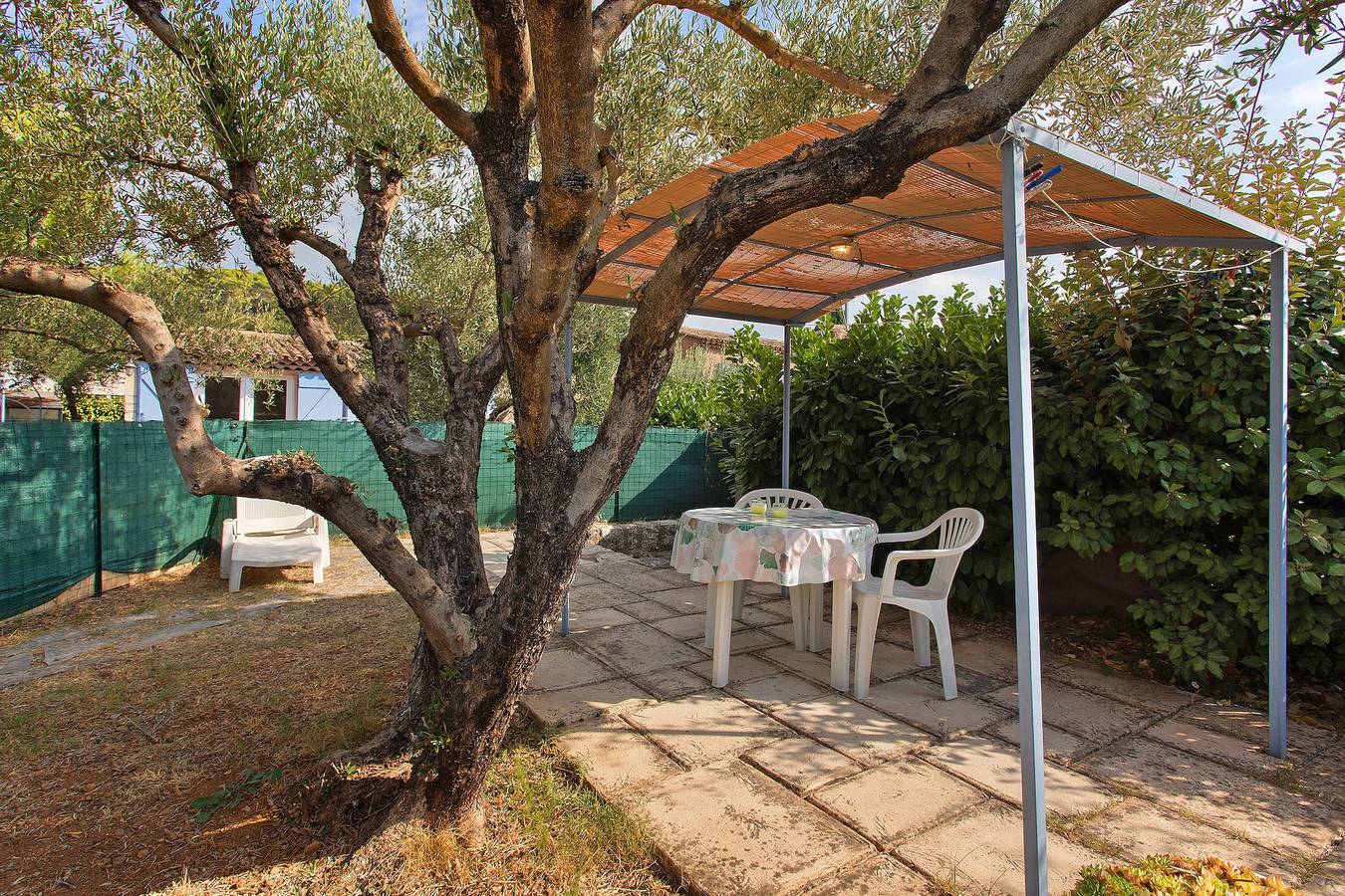 Estudio entero, Apartamento estudio 'Meublé' con piscina compartida, jardín privado y Wi-Fi in Lorgues, Region de Draguignan