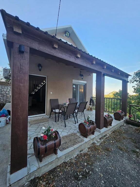 Maison d’hôte pour 5 personnes avec balcon/terrasse in Monténégro
