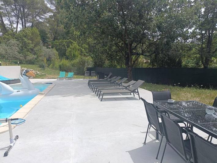 Gîte pour 12 personnes, avec jardin ainsi que piscine et vue, animaux acceptés à Montferrat - 4