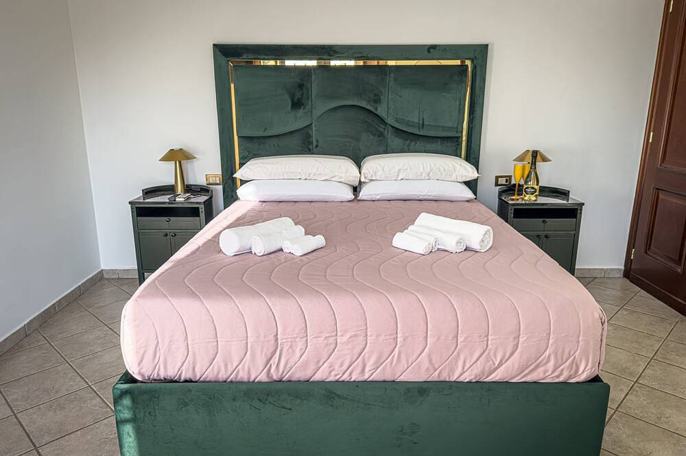 B&B La Fenice Rome - Fiumicino. Close to the center of Rome and the airport. in Rome, Rome Province