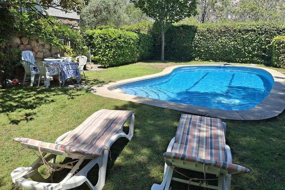 Apartamento entero, **El Jardin Secreto**: casa con encanto en El Boalo (Sierra de Madrid) in El Boalo, Provincia de Madrid