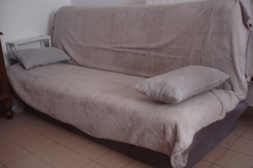 Entire apartment, Bay of Mont Saint Michel apartment with pool in Cherrueix, Mont-Saint-Michel Bay