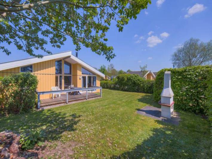Ferienhaus für 4 Personen, mit Terrasse und Garten sowie Sauna in Rechlin