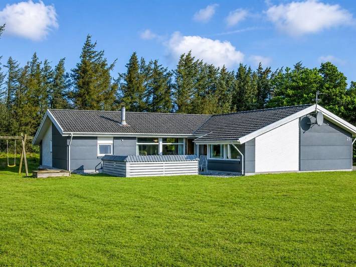 Ferienhaus für 10 Personen, mit Terrasse und Pool sowie Sauna in Klegod