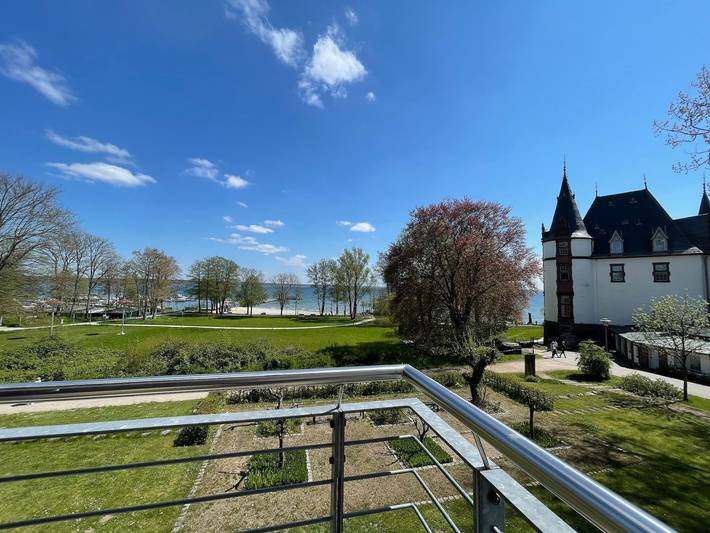 Ferienwohnung für 4 Personen, mit Balkon und Seeblick in Klink