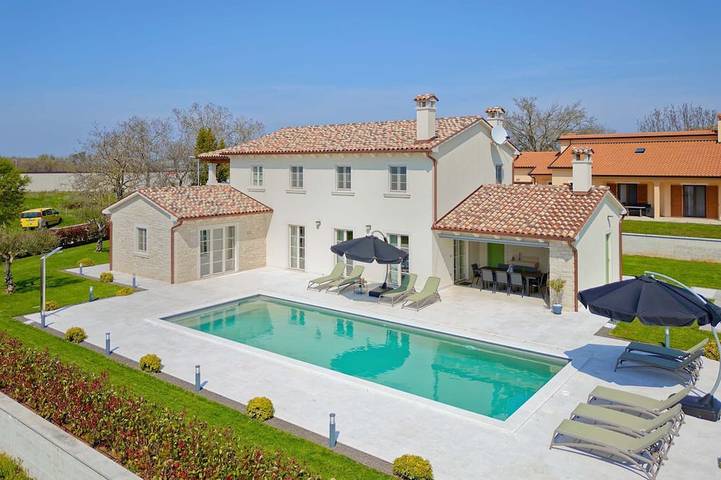 Ferienhaus für 8 Personen, mit Garten und Balkon